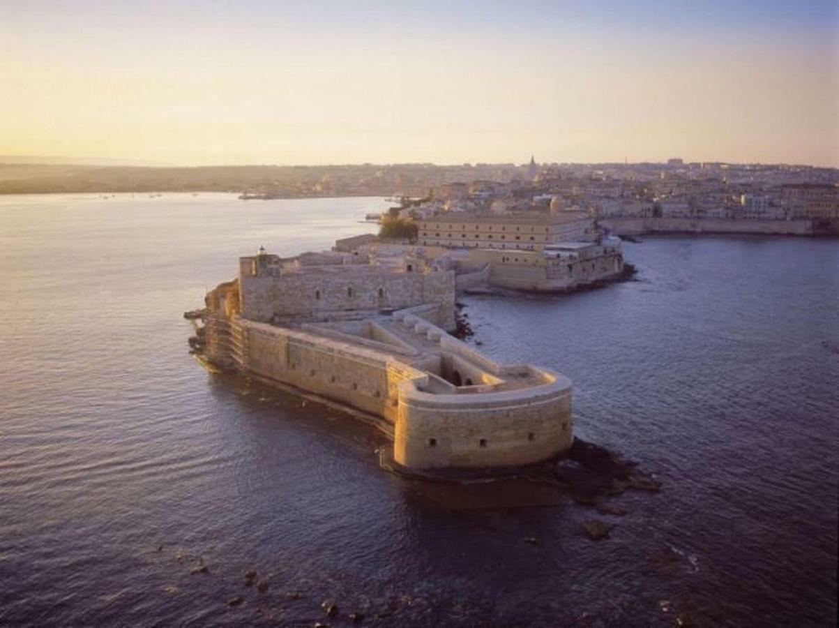 Апартаменты Ortigia Castel Maniace Сиракузы Экстерьер фото